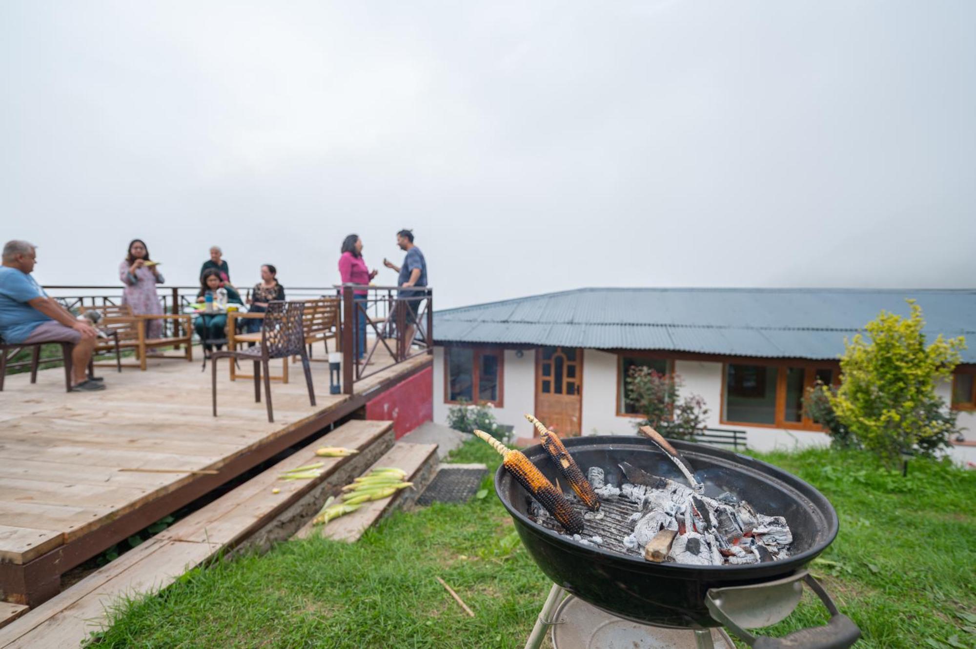 Cedar Hill Lodge - A Boutique Homestay มาโชบรา ภายนอก รูปภาพ