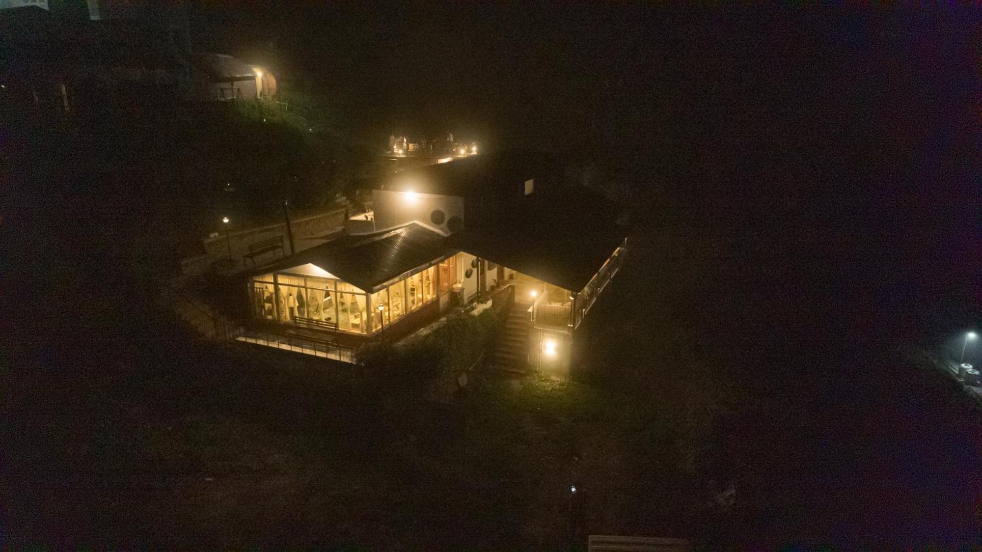 Cedar Hill Lodge - A Boutique Homestay มาโชบรา ภายนอก รูปภาพ